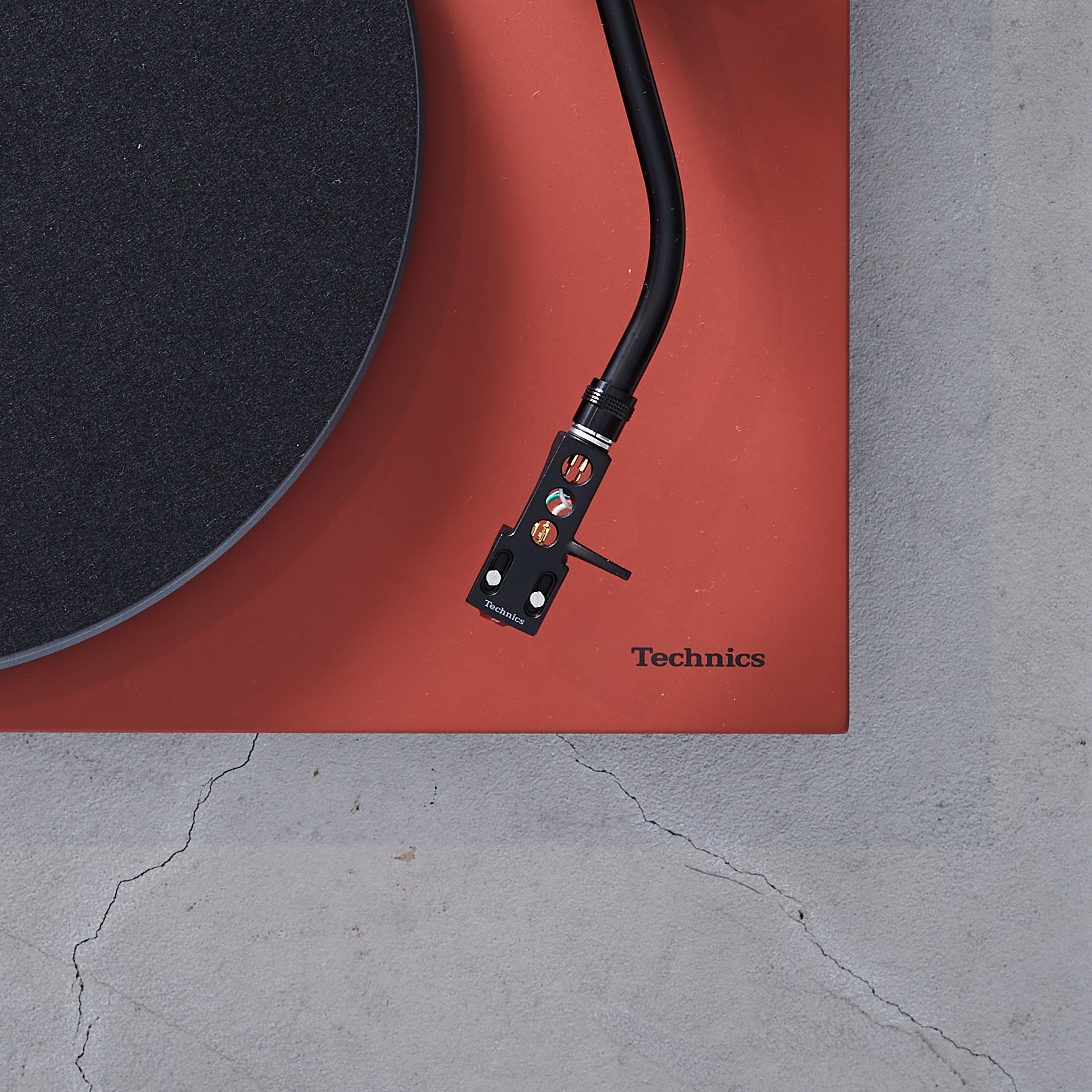 technics introduces two new affordable turntables