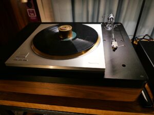 De archiefdraaitafel van Fern en Roby | CAF 2025