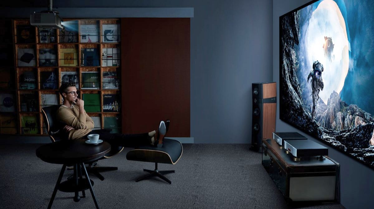 vidéoprojecteur BenQ W4100i qui projette un film de science-fiction