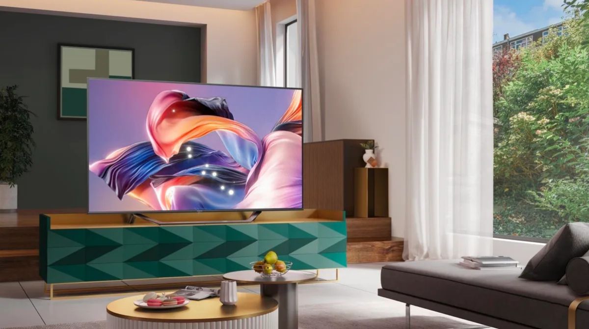 TV Hisense A7Q in een woonkamer