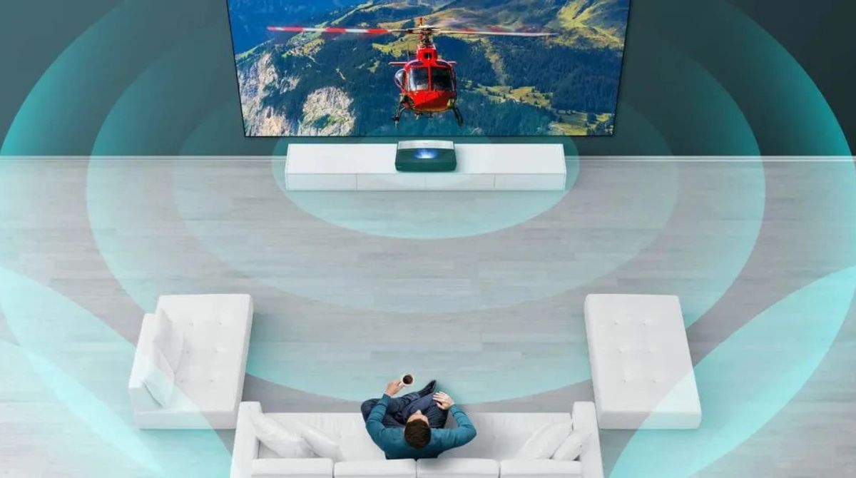 son surround du projecteur Hisense 90L5HD