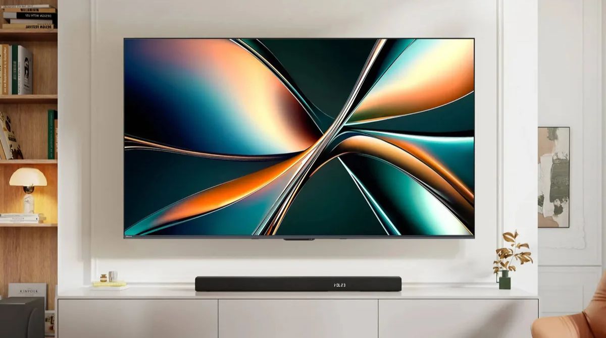 TV Hisense 75U7Q dans un salon