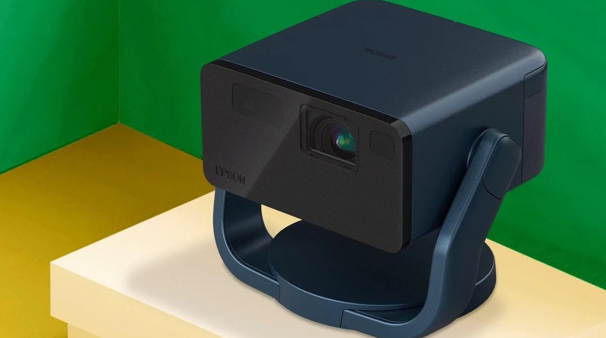 projecteur Epson EF-22 posé sur une table