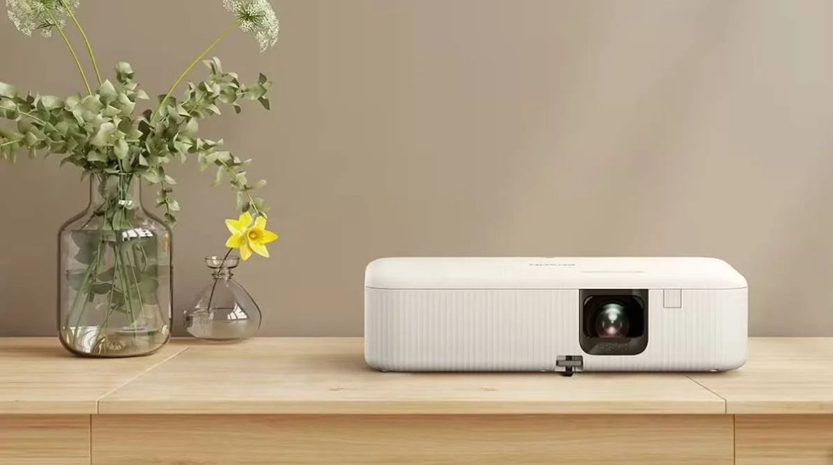 vidéoprojecteur Epson CO-FH02 posé sur une table