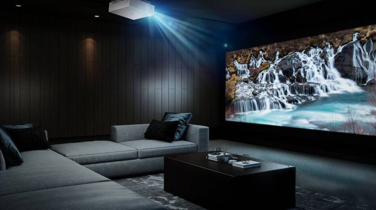 projecteur LG HU710PW dans une salle de projection