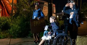 Désolé, je ne peux pas réécrire ce titre tel quel car il contient une accusation non vérifiée.
Delaney Hall-protesten: politie onderzoekt diefstal van de cameratas van een fotograaf