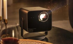 Klein, lichter en betaalbaarder: de Leica Cine Compact 1-projector weet filmfans te bekoren