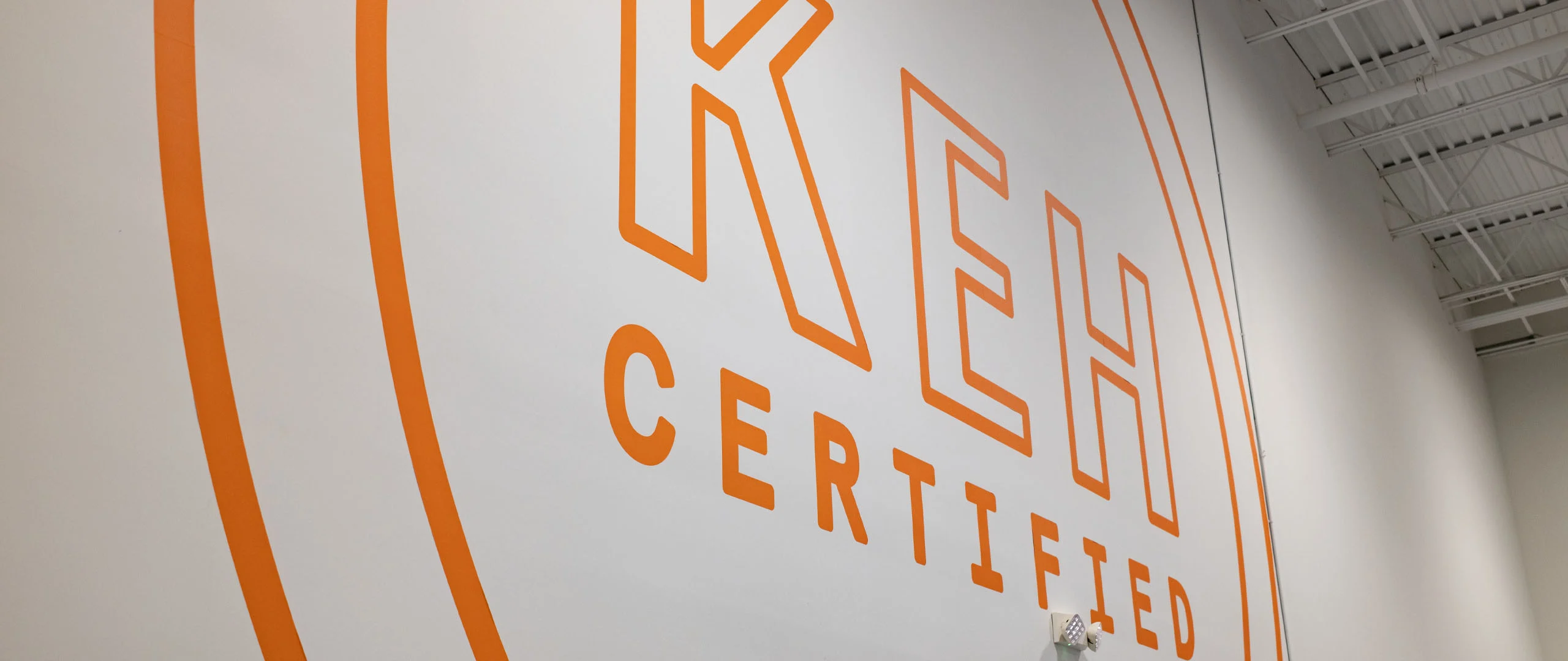 Achter de schermen bij KEH: Ontelbare camera's en een wereldklasse reparatiecentrum