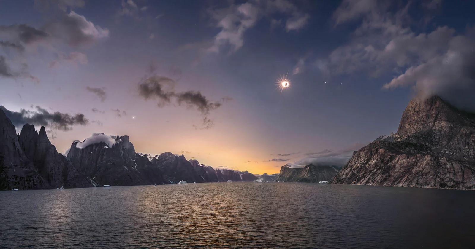 Licht uit in Scoresby Sund: Totale Zonsverduistering Vastleggen in de Hoge Arctische Zone