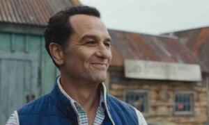 Cinematograaf van ‘Widow’s Bay’ onthult hoe hij de kenmerkende uitstraling van de serie creëerde