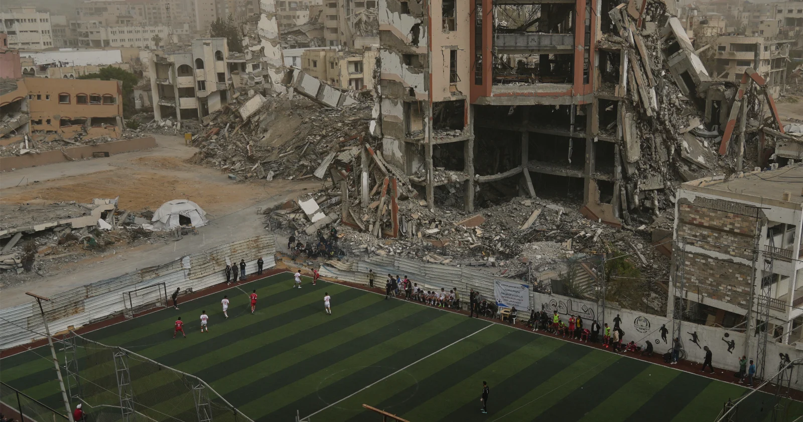 Sportfotografiefestival verwijdert Gaza-voetbalfoto om niemand te kwetsen