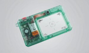 Escura’s 60-dollar speelgoedcamera geïnspireerd op instantafdrukken krijgt een dramatisch nieuw ontwerp