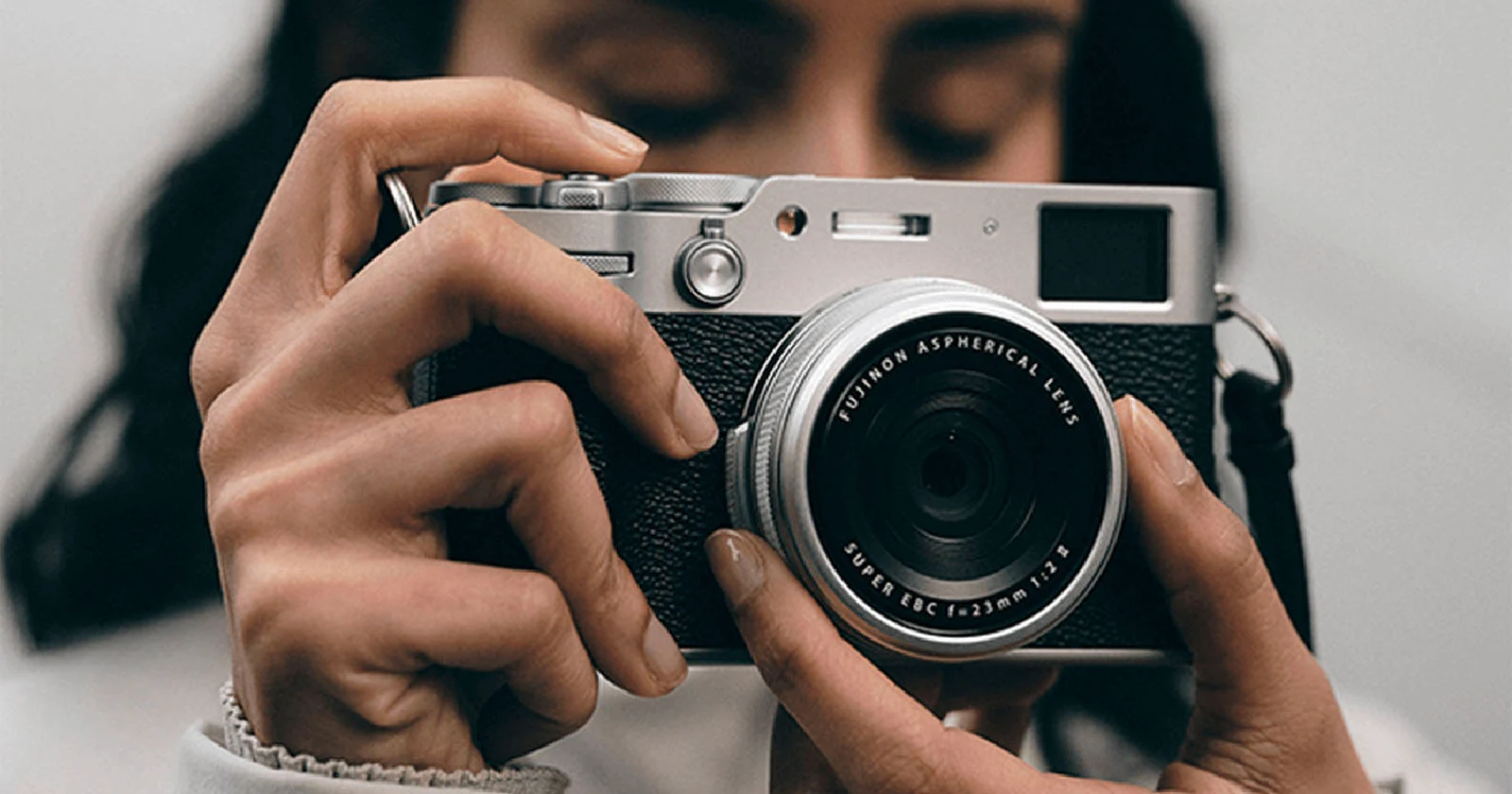 Vrouwen en jonge fotografen achter de snelle opkomst van Fujifilm