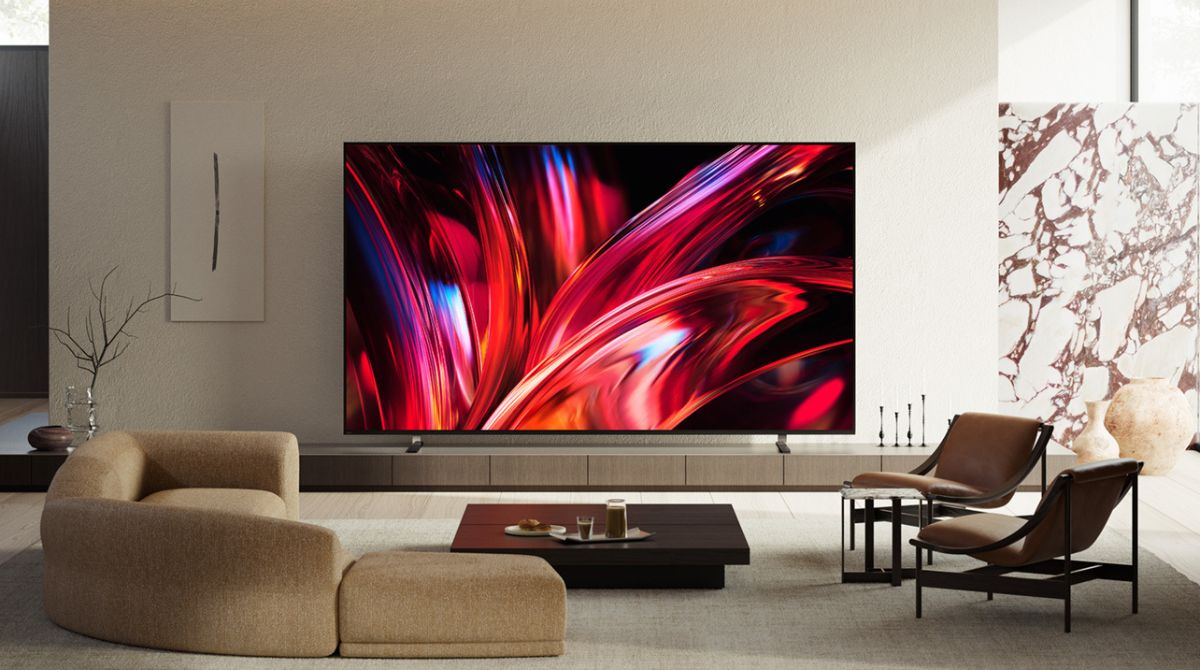 vrienden die samen een Sony Bravia bekijken