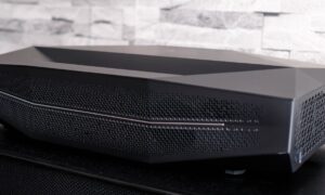 Test AWOL Aetherion Pro: De UST-projector die inzet op beeldkwaliteit (en verblindt)