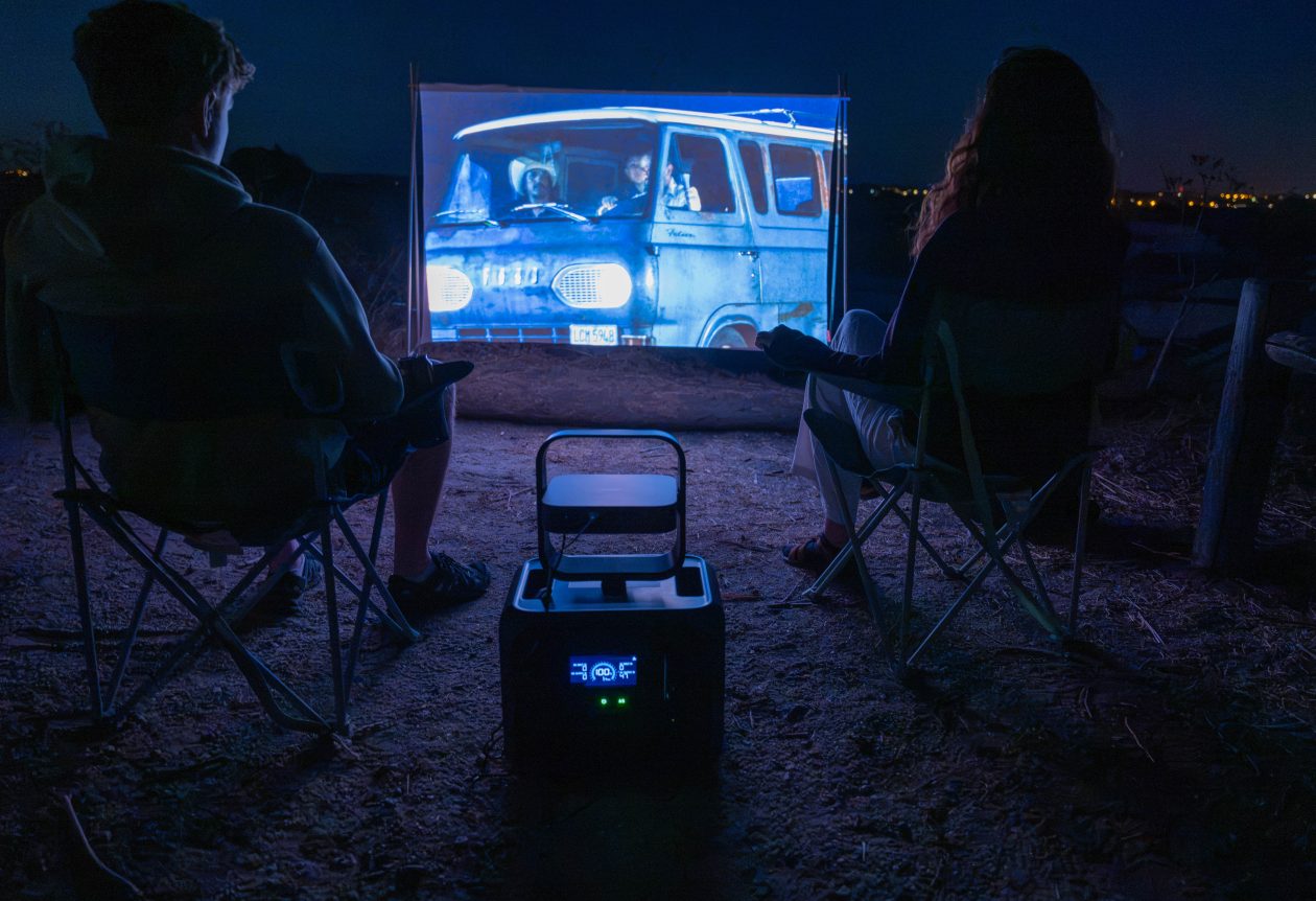 projectie ciné extérieur avec batterie bluetti elite 300