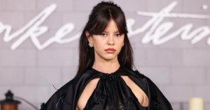 Actrice Mia Goth hekelt Instagram vanwege het verspreiden van een door AI gemaakte afbeelding van haar