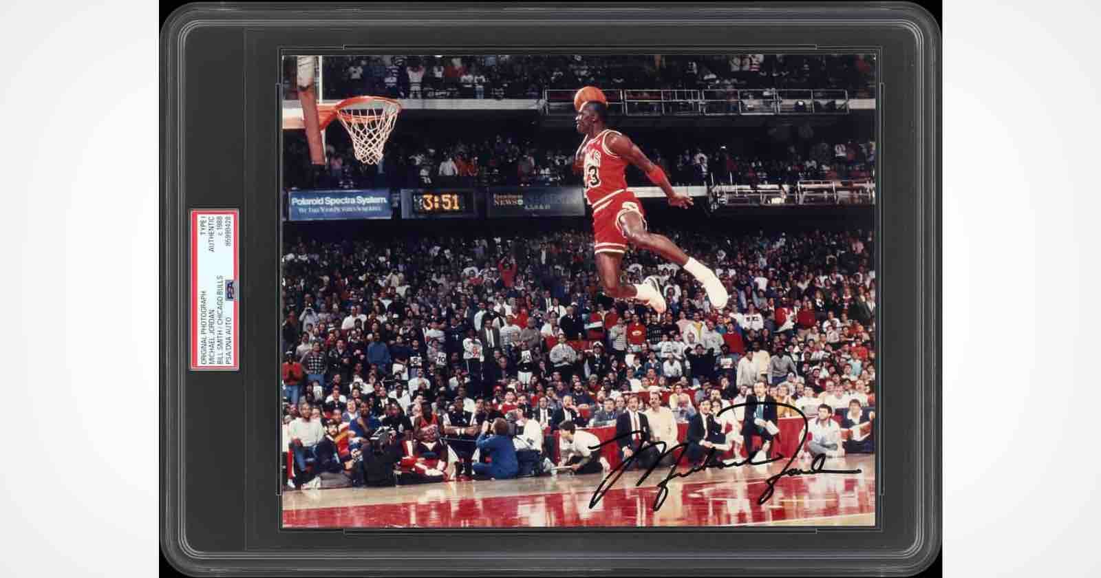 De originele foto die Michael Jordans iconische dunk vereeuwigde wordt geveild