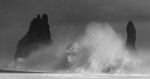 Fotograaf legt spookachtig gezicht vast in de golven op Dodelijk Strand