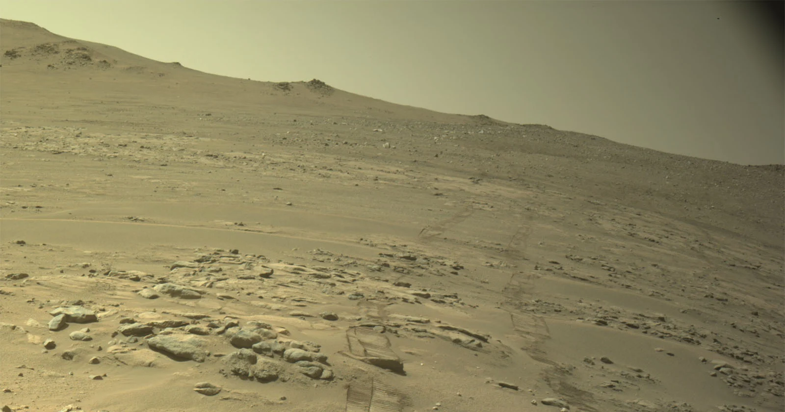 NASA's Perseverance-rover zet nieuw record voor afstand afgelegd op Mars