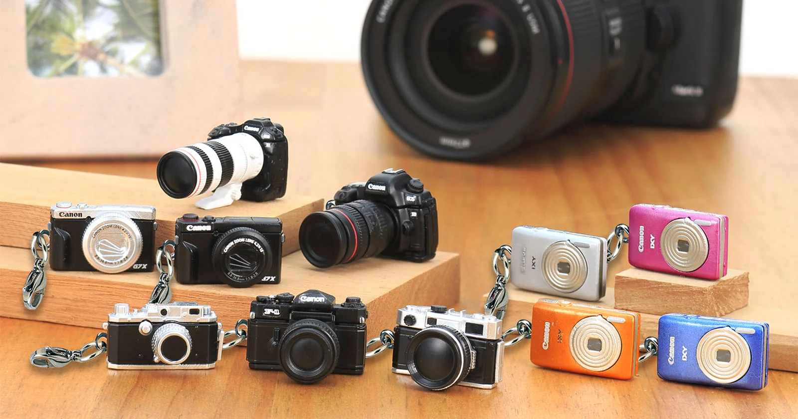 Ontdek deze geweldige miniatuur Canon-camera's in gachapon-stijl