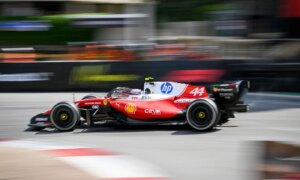 Sociale media verdenken F1 ervan AI te gebruiken voor cameratransities die de wetten van de fysica tarten